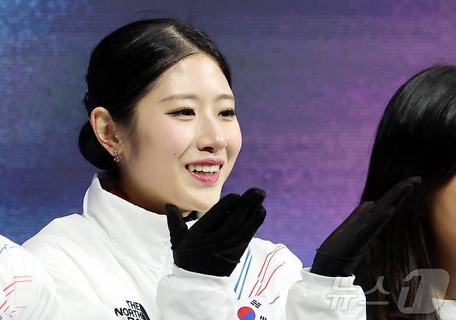 피겨 이해인이 19일(현지시간) 이탈리아 밀라노 아이스스케이팅 아레나에서 열린 2026 밀라노·코르티나담페초 동계올림픽 피겨 스케이팅 여자 싱글 프리 스케이팅 경기를 마친 뒤 카메라를 보며 미소를 짓고 있다. 2026.2.20 ⓒ 뉴스1 김진환 기자