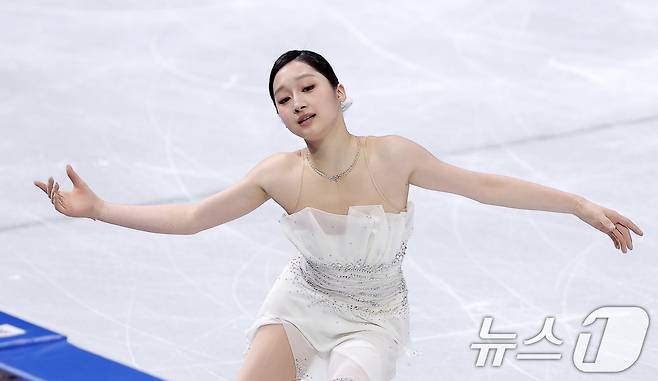 피겨 신지아가 19일(현지시간) 이탈리아 밀라노 아이스스케이팅 아레나에서 열린 2026 밀라노·코르티나담페초 동계올림픽 피겨 스케이팅 여자 싱글 프리 스케이팅에서 연기를 펼치고 있다. 2026.2.20 ⓒ 뉴스1 김성진 기자