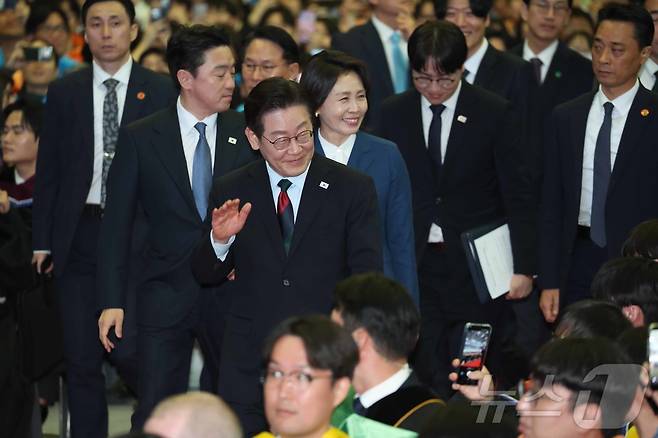 이재명 대통령이 20일 대전 유성구 한국과학기술원(KAIST)에서 열린 학위수여식에 입장하고 있다. 2026.2.20 ⓒ 뉴스1 이재명 기자