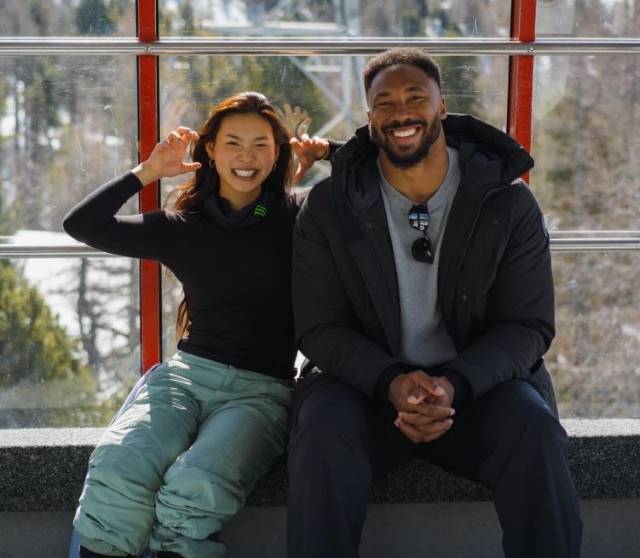 소셜미디어에 올라온 클로이 김(왼쪽)과 마일스 개럿의 사진. 개럿은 이번 동계 올림픽 현장을 찾아 여자친구를 응원했다. 클로이 김은 코로나 팬데믹 때 미국 내 아시안계 혐오와 증오 범죄에 호신용 무기까지 지니고 다녔다고 고백한 바 있다. / 클로이 김 인스타그램