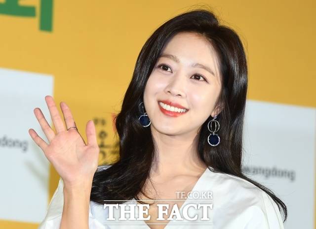 배우 조보아가 결혼 2년 만에 아들을 출산했다. 현재 축복 속에서 안정을 취하고 있다. /더팩트 DB