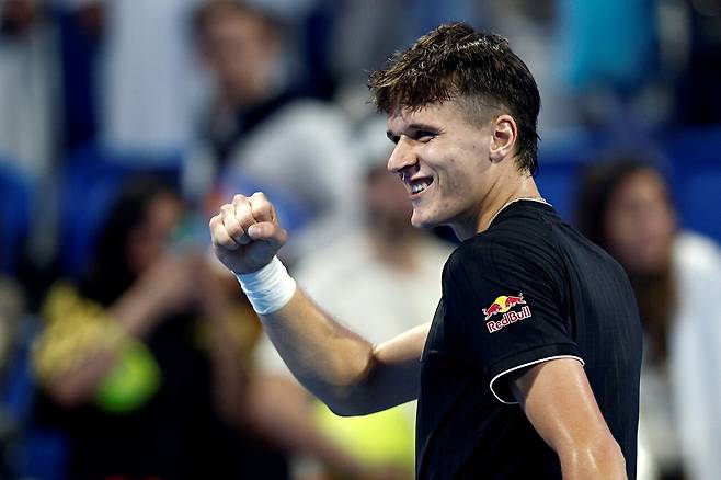 세계 2위 야닉 시너를 꺾고 도하오픈 준결승에 오른 멘시크. 게티이미지코리아