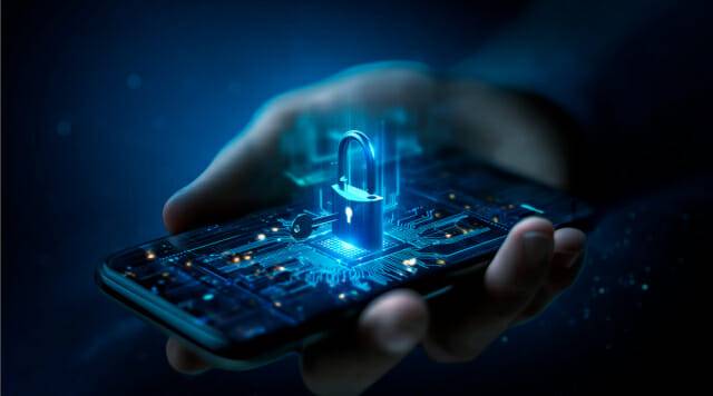 앱 활성화를 위해 고객 정보를 많이 모으면 모을 수록 그만큼 개인정보 침해나 사고의 위험성이 커지기 마련이다. 이에 맞는 보안 투자와 전문 인력 확충이 필요한 이유다. (제공=클립아트코리아)