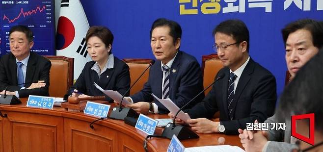 정청래 더불어민주당 대표가 13일 국회에서 열린 최고위원 회의에서 발언하고 있다. 김현민 기자