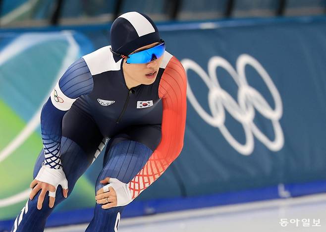 정재원이 1500m 레이스를 마친 뒤 숨을 고르고 있다. 밀라노=전영한 기자 scoopjyh@donga.com