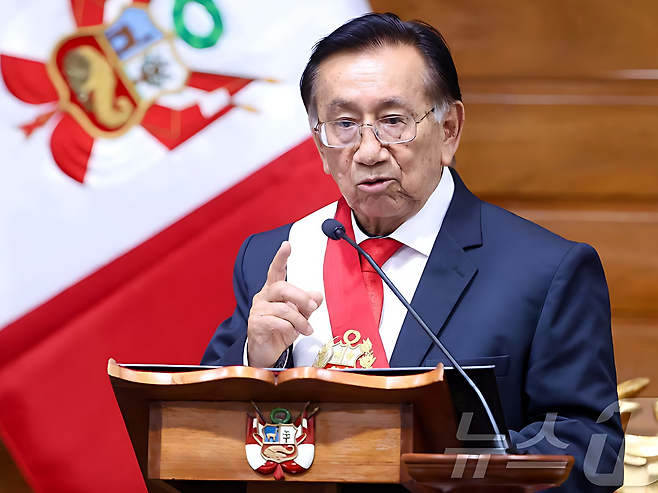 페루의 호세 마리아 발카사르 임시 대통령이 과거 아동 결혼과 조기 성관계를 옹호한 망언에 대해 사과 대신 ‘소신’을 선택해 파문이 일고 있다. 뉴스1