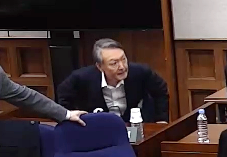 윤석열 전 대통령이 19일 오후 서울 서초구 서울중앙지방법원에서 열린 12·3 비상계엄 관련 내란 우두머리 혐의 사건 1심 선고공판에 출석하고 있다. 윤 전 대통령은 이날 내란 우두머리 혐의 1심 선고공판에서 2024년 12월 3일 비상계엄을 선포한 지 443일 만에 무기징역을 선고받았다. 2026.2.19 서울중앙지법 제공