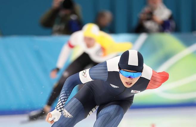 20일(한국시간) 이탈리아 밀라노 스피드스케이팅 스타디움에서 열린 2026 밀라노·코르티나담페초 동계올림픽 스피드스케이팅 남자 1500m에 출전한 정재원이 경기를 펼치고 있다. 사진=연합뉴스