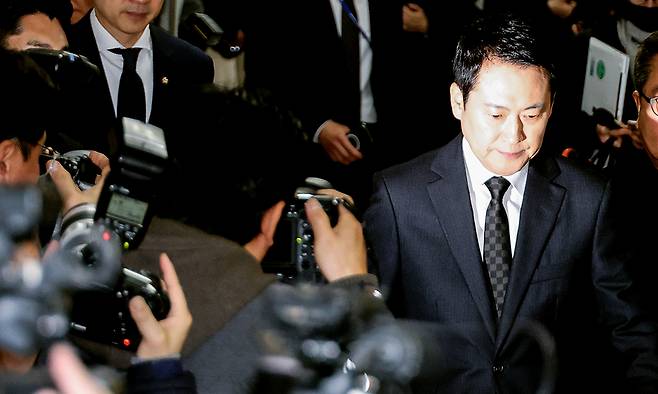 국민의힘 장동혁 대표가 20일 국회에서 윤석열 전 대통령에 대한 1심 무기징역 선고 관련, 입장을 밝히기 위해 입장하고 있다. 연합뉴스