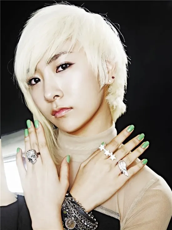 그룹 남녀공학 시절 허찬미(활동명 별빛찬미). 사진=코어콘텐츠미디어.