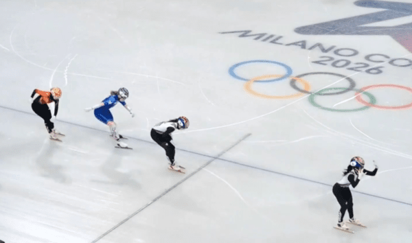 21일(한국시간) 김길리가 이탈리아 밀라노 아이스스케이팅 아레나에서 열린 2026 밀라노·코르티나담페초 동계올림픽 쇼트트랙 여자 1500m 결승에서 2분 32초 076의 기록으로 1위를 차지했다. 최민정은 2위로 들어와 은메달을 목에 걸었다. /사진=라이브 캡처