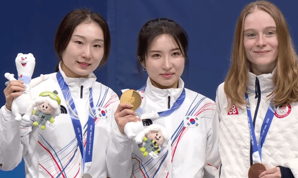 21일(한국시간) 김길리가 이탈리아 밀라노 아이스스케이팅 아레나에서 열린 2026 밀라노·코르티나담페초 동계올림픽 쇼트트랙 여자 1500m 결승에서 2분 32초 076의 기록으로 1위를 차지했다. 최민정은 2위로 들어와 은메달을 목에 걸었다. /사진=라이브 캡처