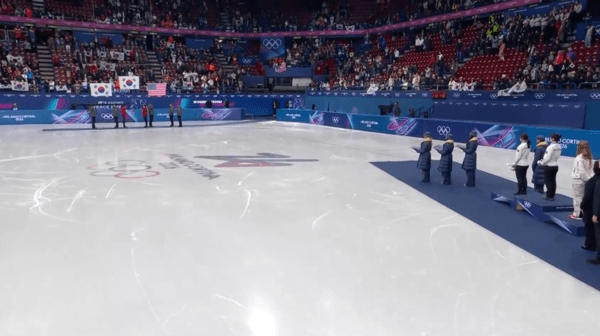 21일(한국시간) 김길리가 이탈리아 밀라노 아이스스케이팅 아레나에서 열린 2026 밀라노·코르티나담페초 동계올림픽 쇼트트랙 여자 1500m 결승에서 2분 32초 076의 기록으로 1위를 차지했다. 최민정은 2위로 들어와 은메달을 목에 걸었다. /사진=라이브 캡처