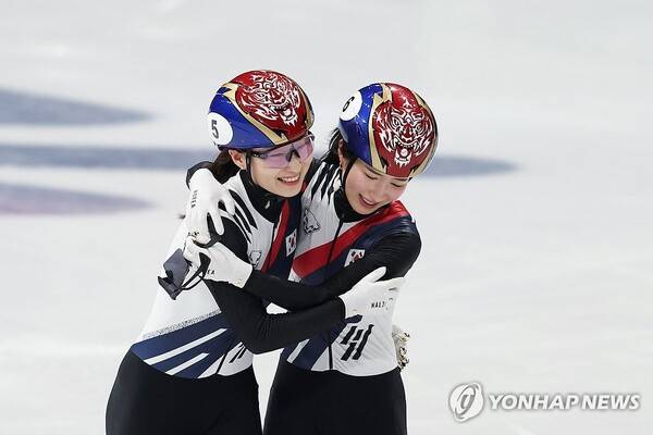 최민정(왼쪽), 김길리. ⓒ연합뉴스