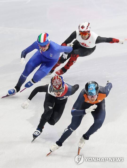 선두로 치고 나오는 이정민. ⓒ연합뉴스