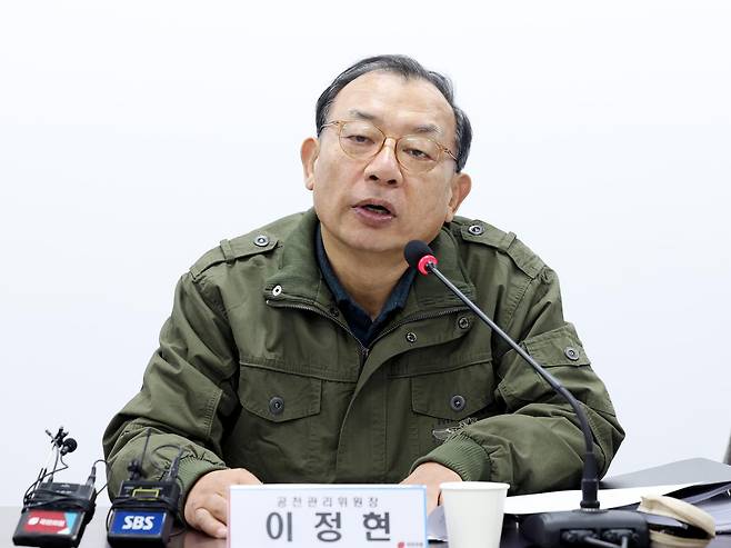 국민의힘 이정현 공천관리위원장이 20일 첫 당 공천관리위원회 회의에 군복을 연상시키는 야상을 입고 참석했다. 뉴시스