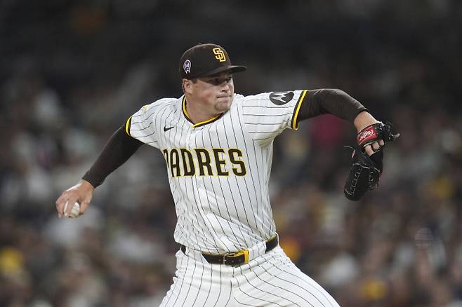 <yonhap photo-3062=""> San Diego Padres relief pitcher Mason Miller works against a Colorado Rockies batter during the eighth inning of a baseball game Thursday, Sept. 11, 2025, in San Diego. (AP Photo/Gregory Bull)/2025-09-12 12:53:21/ <저작권자 ⓒ 1980~2025 ㈜연합뉴스. 무단 전재 재배포 금지, AI 학습 및 활용 금지></yonhap>