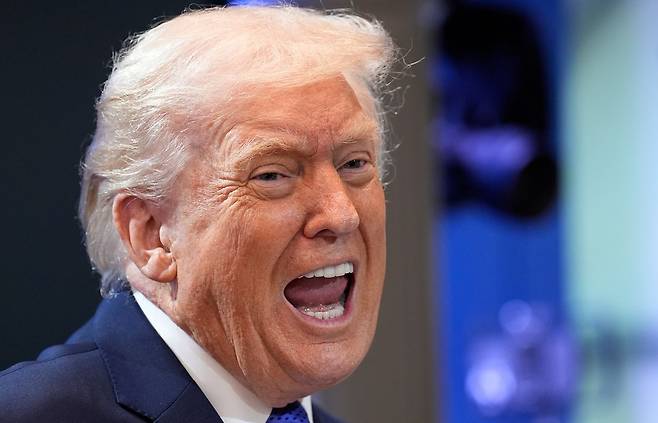 도널드 트럼프 미국 대통령이 상호관세가 위법하다는 대법원의 판결이 나온 20일(현지시간) 워싱턴 백악관에서 진행한 기자회견에서 대법관들을 원색적으로 비난했다. EPA=연합뉴스