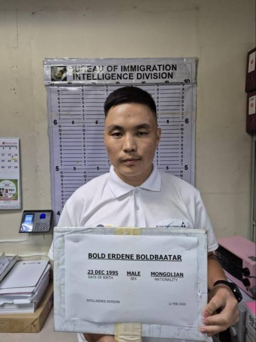 필리핀 이민국은 군경 및 정보기관 등과 합동 작전을 벌여 잠발레스주의 한 항공학교에서 몽골 국적 남성 볼드바타르 볼드-에르데네(30)를 체포했다고 지난 12일(현지시간) 밝혔다. 현지 뉴스 페이지 캡처