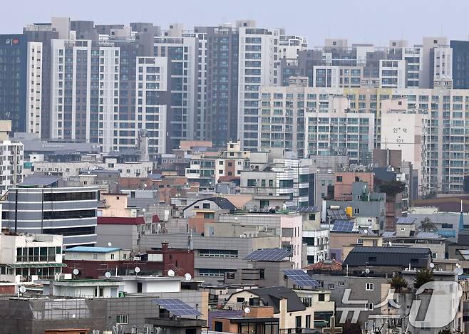 서울의 한 빌라와 아파트 단지. 2025.12.28 ⓒ 뉴스1 구윤성 기자