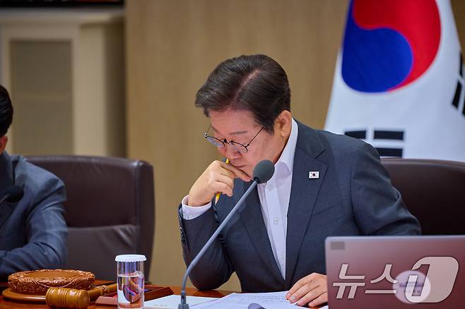 이재명 대통령이 29일 서울 용산 대통령실 청사에서 열린 국무회의에서 생각에 잠겨 있다. (대통령실 제공. 재판매 및 DB 금지) 2025.7.29 ⓒ 뉴스1 허경 기자