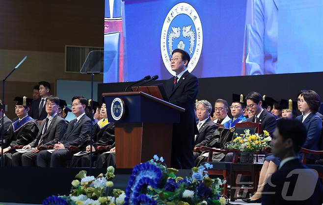 이재명 대통령이 20일 대전 유성구 한국과학기술원(KAIST)에서 열린 학위수여식에서 축사하고 있다. (청와대통신사진기자단) 2026.2.20 ⓒ 뉴스1 이재명 기자