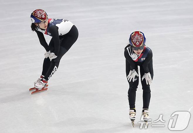 쇼트트랙 대표팀 김길리(오른쪽)와 최민정. ⓒ 뉴스1 김성진 기자