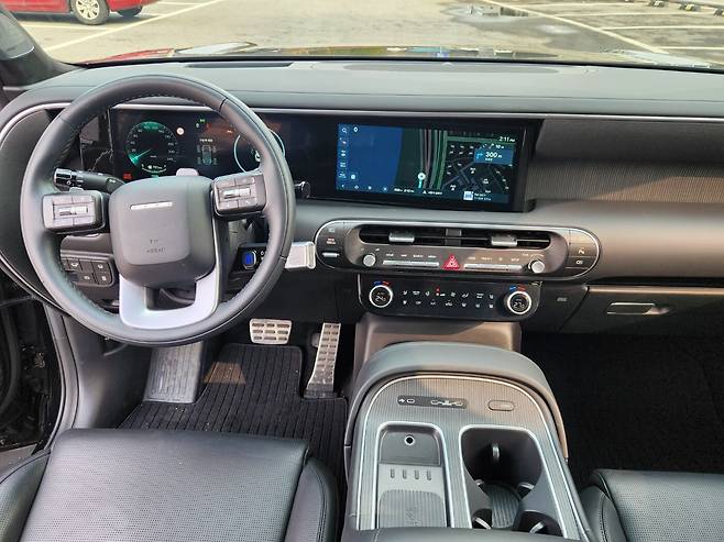 팰리세이드 하이브리드의 대시 보드와 계기판. /진상훈 기자