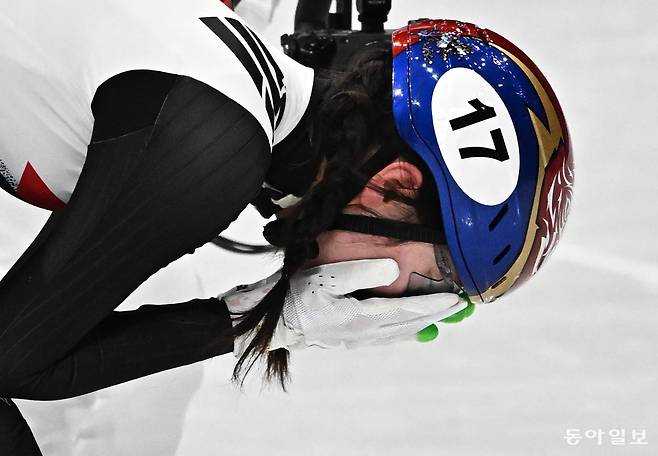 19일(한국시간) 이탈리아 밀라노 스피드스케이팅 아레나에서 열린 밀라노동계올림픽 쇼트트랙 여자 3000m 계주 결승전. 여자 계주 대표팀이 금메달을 차지했다. 금메달이 확정되자 오열하는 심석희. 밀라노=전영한 기자 scoopjyh@donga.com