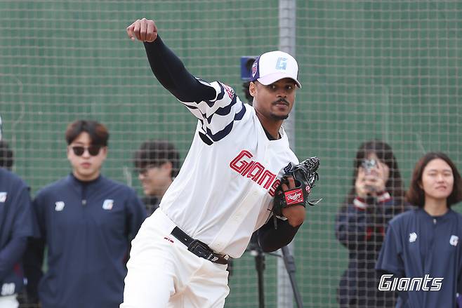 ▲ 올 시즌 리그 최고 투수를 놓고 다툴 것으로 기대를 모으는 엘빈 로드리게스 ⓒ롯데 자이언츠