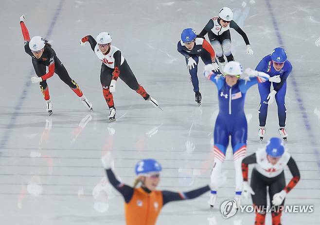 박지우의 막판 스퍼트 (밀라노=연합뉴스) 류영석 기자 = 21일(현지시간) 이탈리아 밀라노 스피드스케이팅 스타디움에서 열린 2026 밀라노-코르티나담페초 동계올림픽 스피드스케이팅 여자 매스스타트 결승에 출전한 박지우가 결승선을 앞두고 역주하고 있다.
이날 박지우는 결승 14위를 기록했다. 2026.2.22 ondol@yna.co.kr