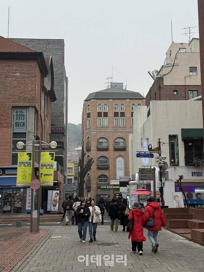 서울 종로구 대학로를 오가는 시민들. (사진=장병호 기자)