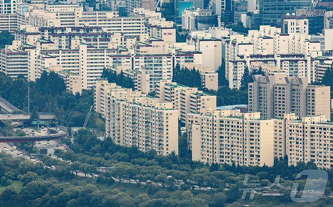 서울 강남구 압구정 현대아파트 단지의 모습. ⓒ 뉴스1 이재명 기자