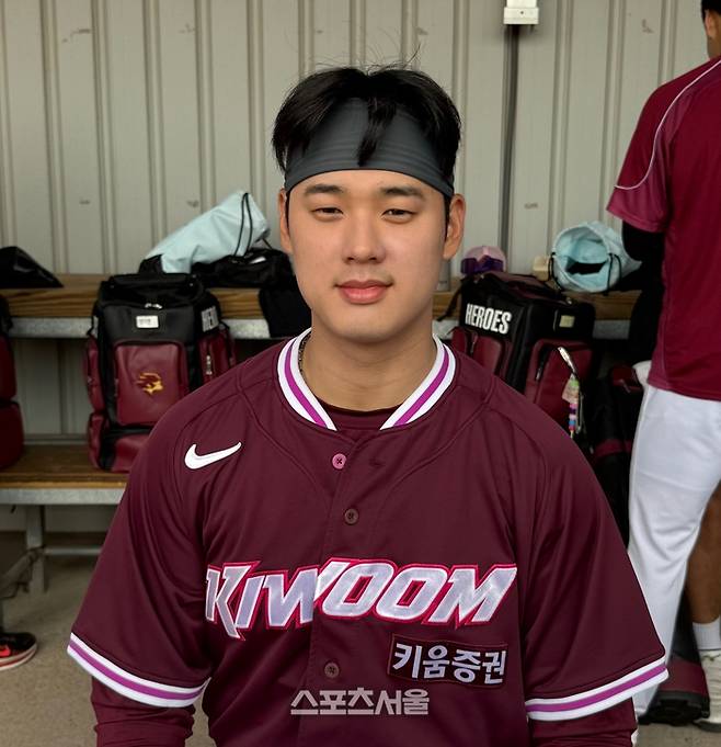 정현우가 인터뷰에 임하고 있다. 가오슝 | 박연준 기자 duswns0628@sportsseoul.com