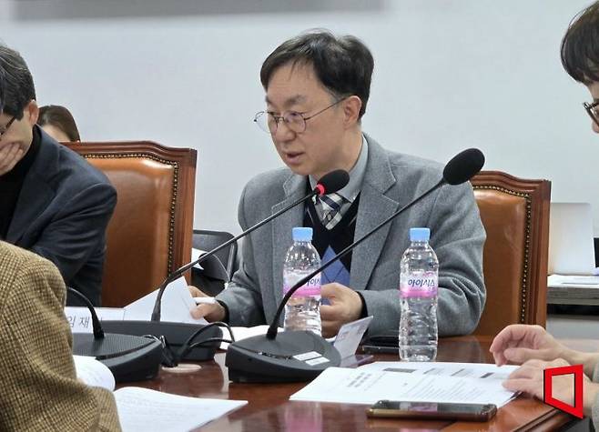 임재만 세종대 교수가 23일 서울 여의도 국회 의원회관에서 열린 '똘똘한 한 채의 역설, 부동산 세제 정상화 방안' 좌담회에서 발언하고 있다. 최서윤 기자