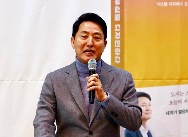 오세훈 서울시장이 22일 오후 서울 마포구 청년문화공간JU에서 열린 본인의 '시민의 자부심을 디자인하다' 출간기념회에서 발언하고 있다. 뉴시스