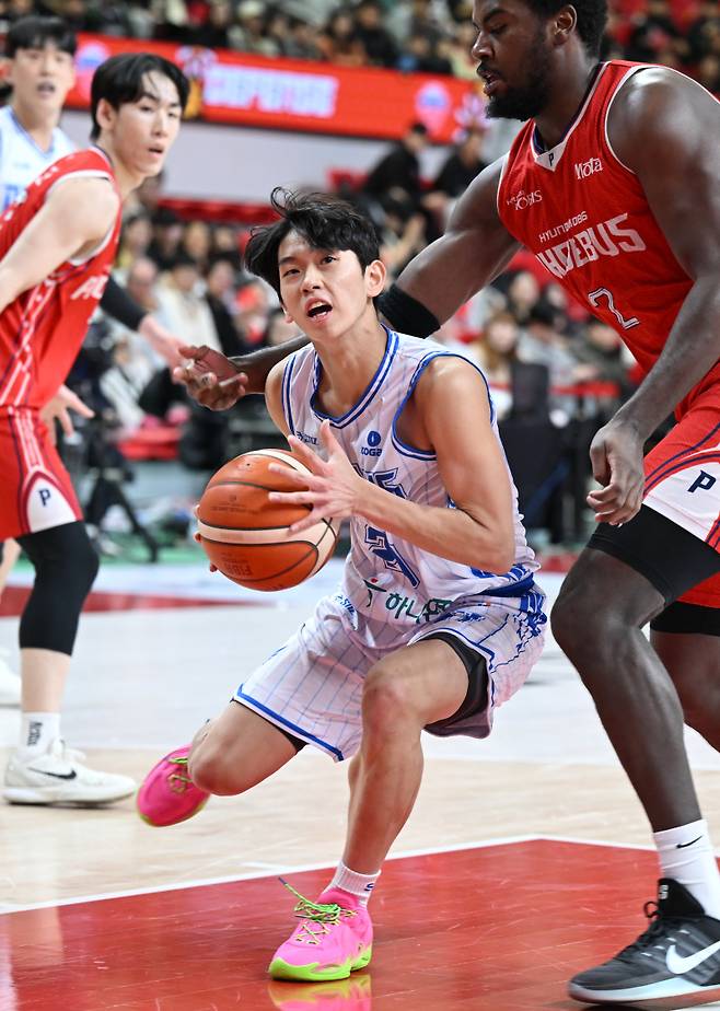 삼일고 졸업 후 2025 KBL 신인 드래프트에 '얼리' 자격으로 지원해 한국가스공사의 선택을 받은 양우혁. KBL 제공