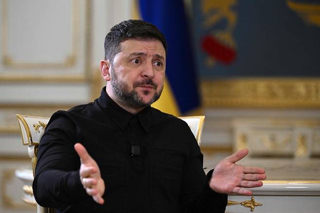 볼로디미르 젤렌스키 우크라이나 대통령이 지난 20일(현지시간) 우크라이나 수도 키이우에서 인터뷰하고 있다. AFP연합뉴스
