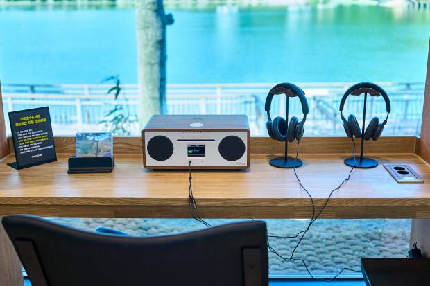 아중호수도서관은 음악특화 도서관으로 음악도서와 LP, 스피커 등 음악 관련자료 1만 6345권을 소장하고 있다.