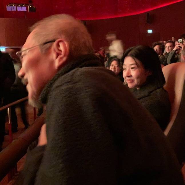 홍상수 감독(왼쪽)과 송선미(사진=SNS)