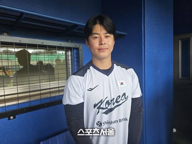 한화와 11년 총액 307억원 계약을 마친 노시환이 23일 일본 오키나와 가데나 구장에서 취재진을 만났다. 오키나와 | 김동영 기자