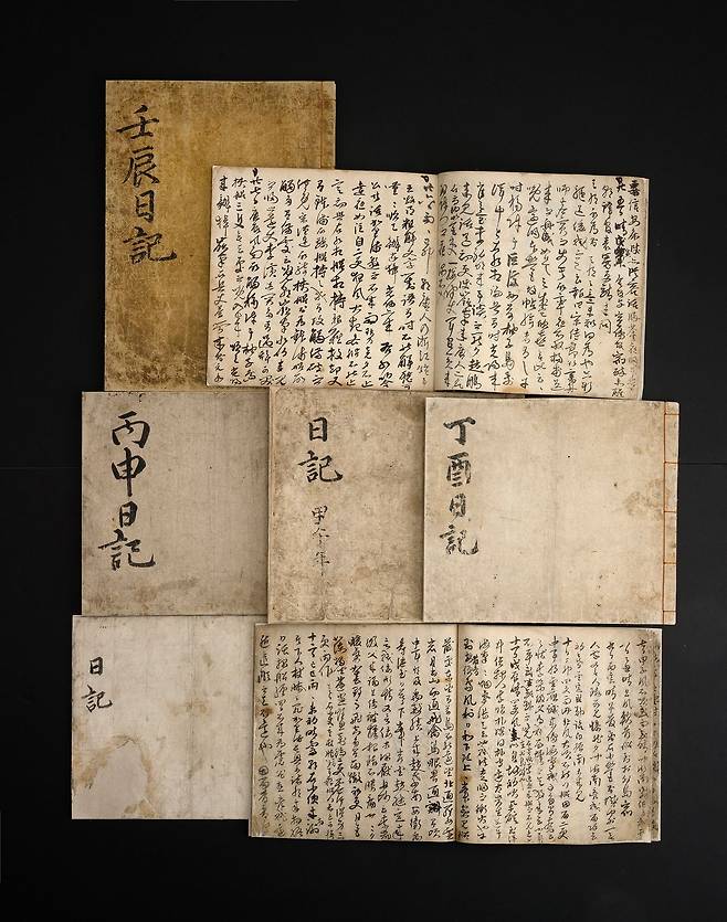 『난중일기』는 임진왜란이 일어난 1592년부터 노량해전이 있었던 1598년까지, 7년간 이순신이 남긴 기록이다.