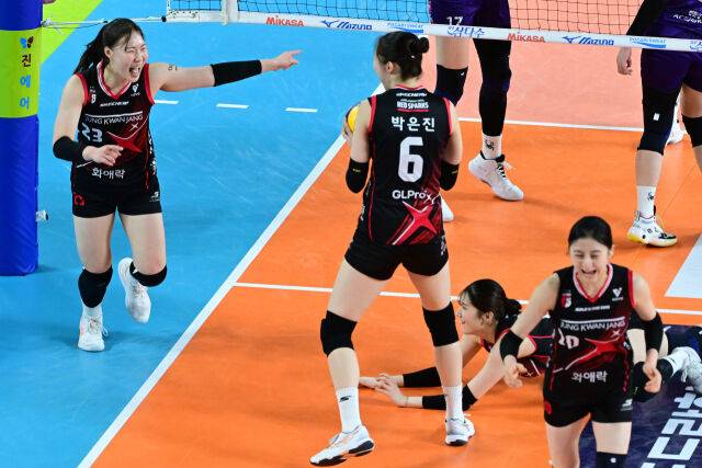 정관장 박여름이 1세트 득점을 올린 뒤 기뻐하고 있다. / 한국배구연맹(KOVO)
