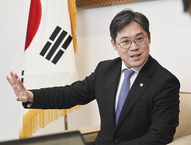 지난 2월20일 서울 서초구에 위치한 대한변호사협회 건물에서 시사저널과 인터뷰 중인 김정욱 대한변호사협회장의 모습 ⓒ시사저널 박정훈