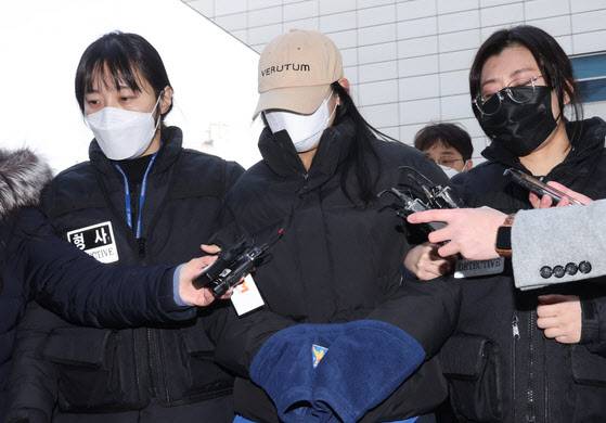 '수유동 모텔 연쇄살인' 사건 피의자가 지난 12일 오전 서울북부지법에서 열린 영장실질심사에 출석하고 있다. (사진=연합뉴스)