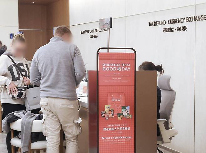 신세계백화점 본점 외국인 데스크 관련 사진.(신세계백화점 제공).