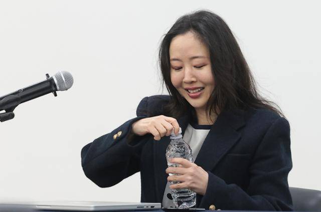 민 전 대표는 25일 서울 종로구 모처에서 교원투어빌딩 챌린지홀에서 하이브와의 풋옵션(주식매수청구권) 관련 민사 소송 1심 결과와 향후 계획에 대한 언론 기자회견을 진행했다. 뉴스1