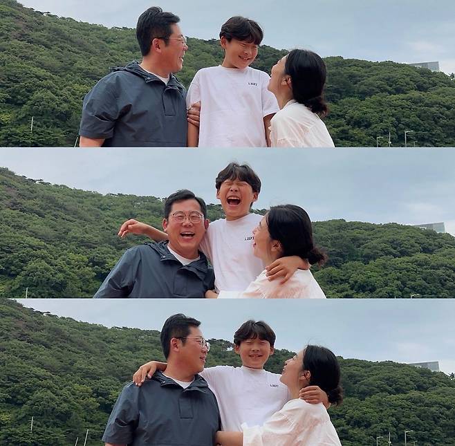 지난 13일 어린이보호구역에서 버스에 치이는 교통사고를 당해 숨진 오시후(13)군의 가족 사진. 사진 오석경씨