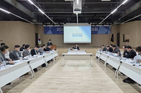 대한당구연맹은 24일 인천시 상상플랫폼 회의실에서 연맹 임원진과 대의원들이 참석한 가운데 정기대의원총회를 열고 2026년도 사업계획 등을 확정했다. (사진=대한당구연맹)