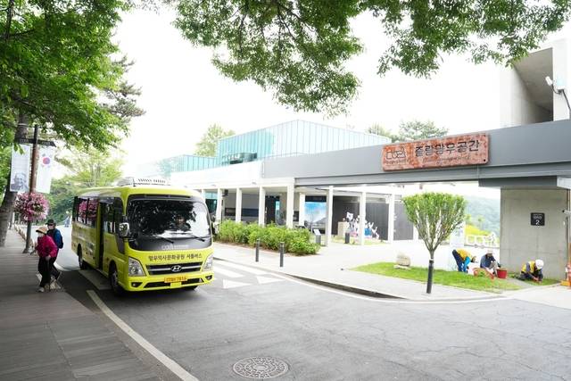 망우역사문화공원 무료 셔틀버스 모습. 중랑구청 제공